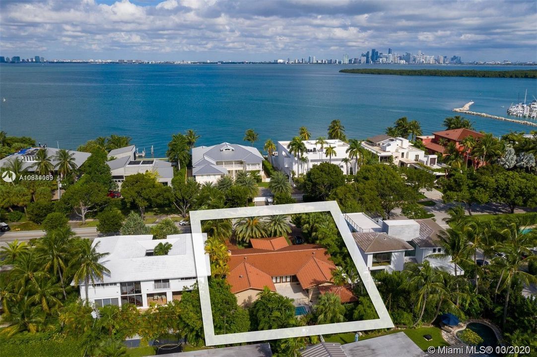 Recently Sold: $1,785,000 (4 beds, 4 baths, 2458 Square Feet)