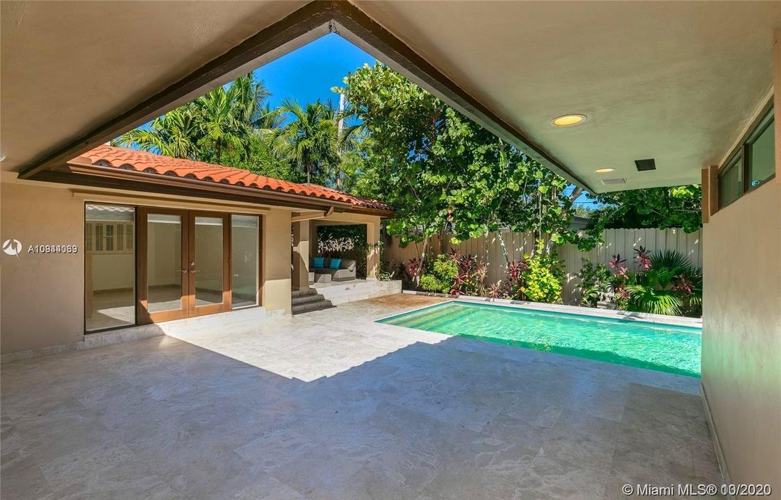 Recently Sold: $1,785,000 (4 beds, 4 baths, 2458 Square Feet)