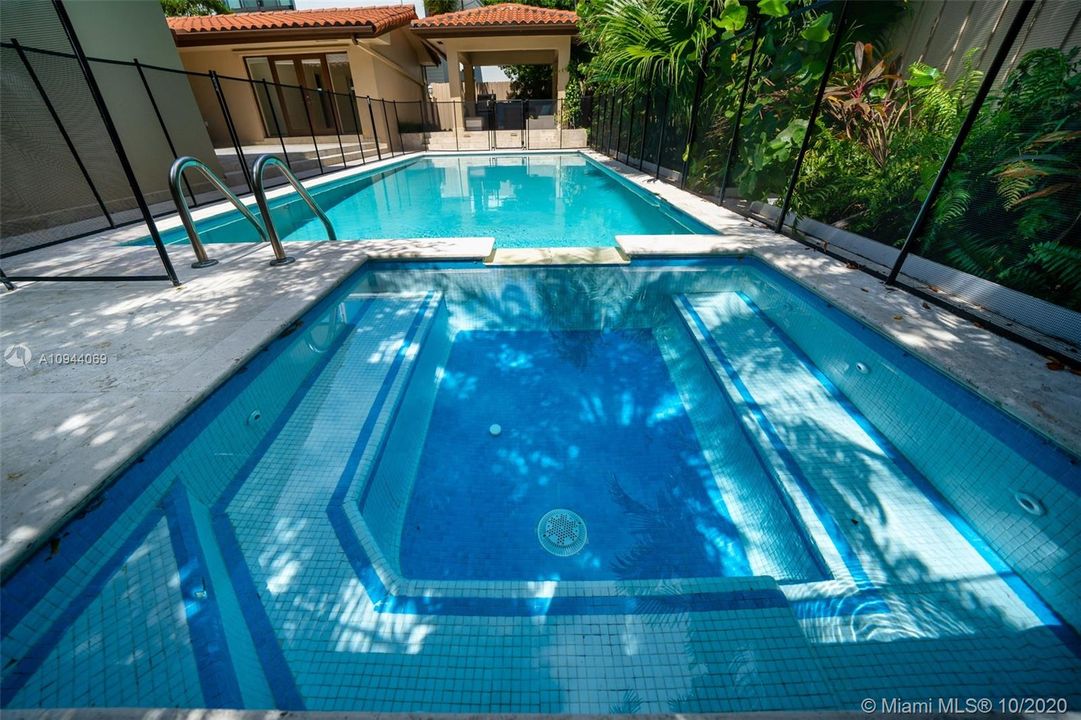 Recently Sold: $1,785,000 (4 beds, 4 baths, 2458 Square Feet)