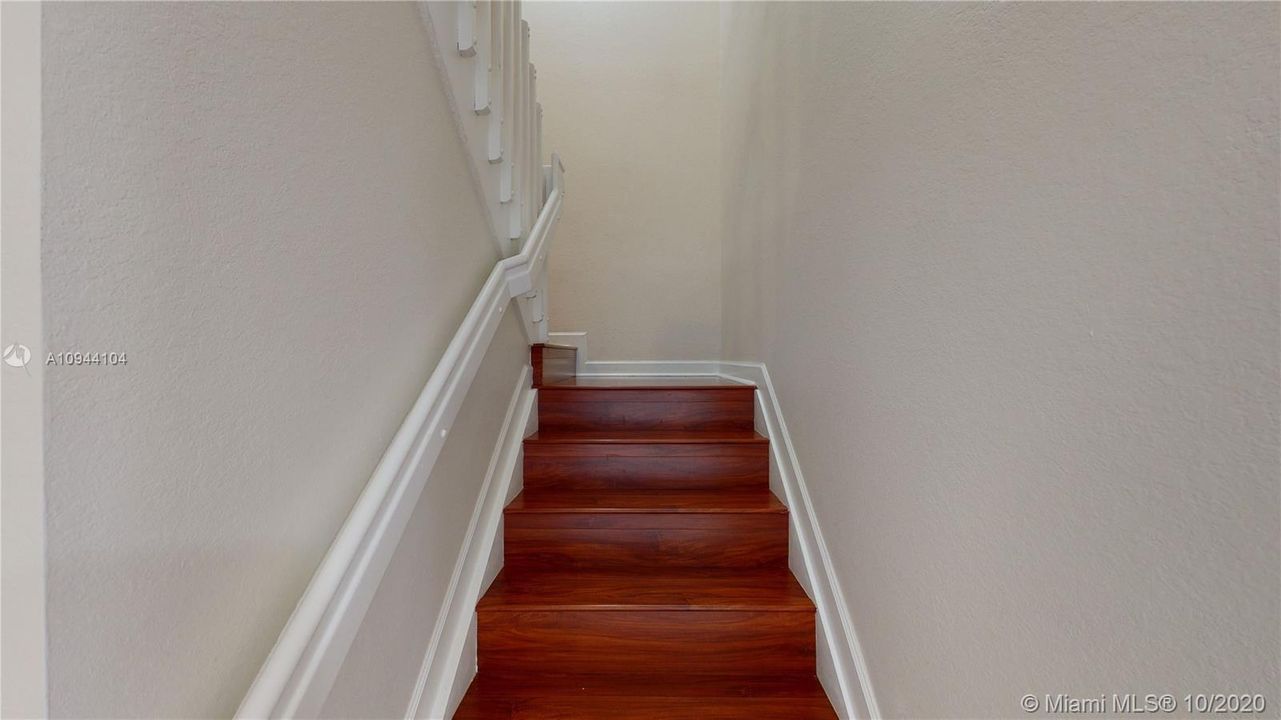 Недавно продано: $335,000 (4 спален, 3 ванн, 1710 Квадратных фут)