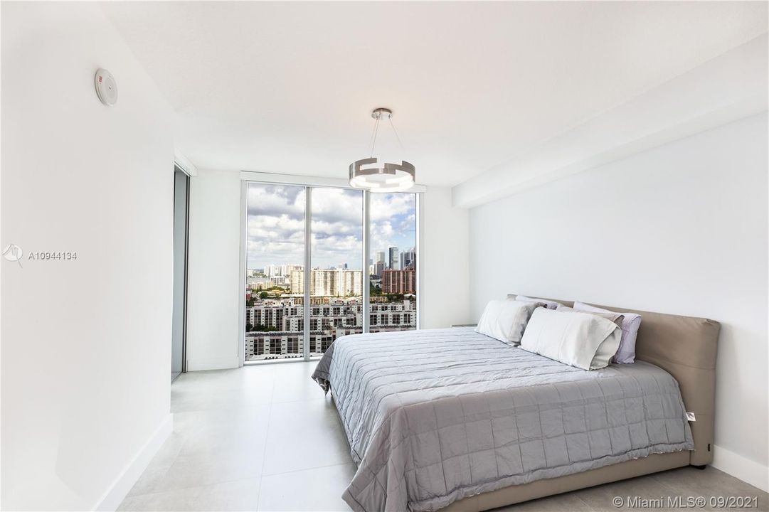 Recently Sold: $1,360,000 (3 beds, 3 baths, 1892 Square Feet)