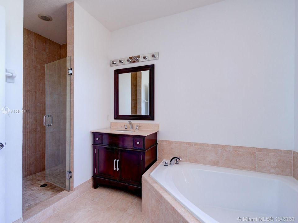 Недавно арендовано: $3,400 (4 спален, 4 ванн, 2602 Квадратных фут)