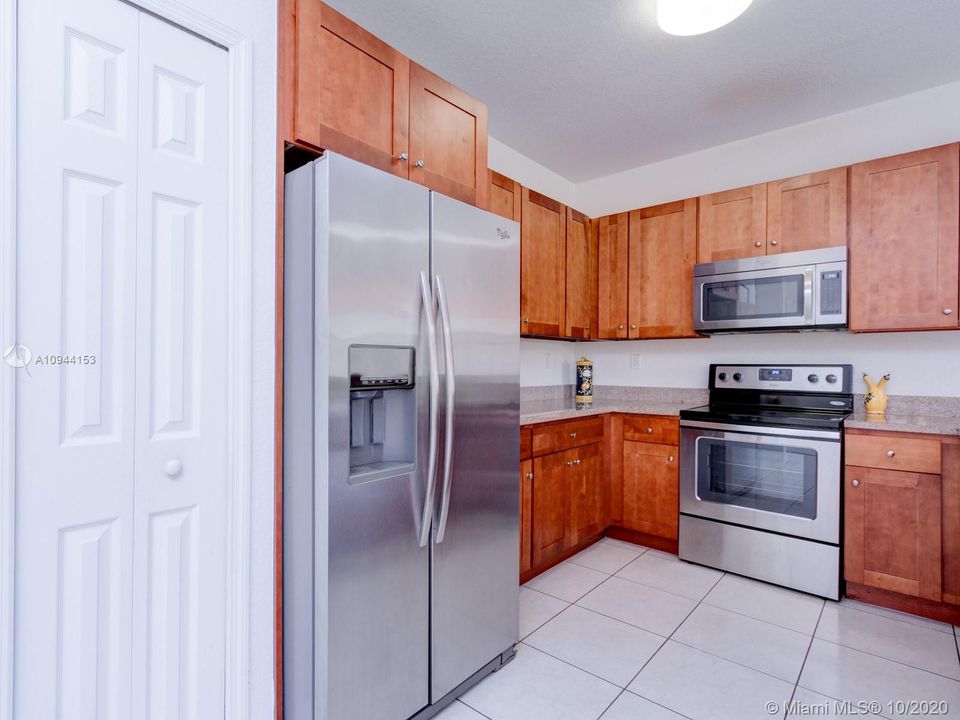 Недавно арендовано: $3,400 (4 спален, 4 ванн, 2602 Квадратных фут)