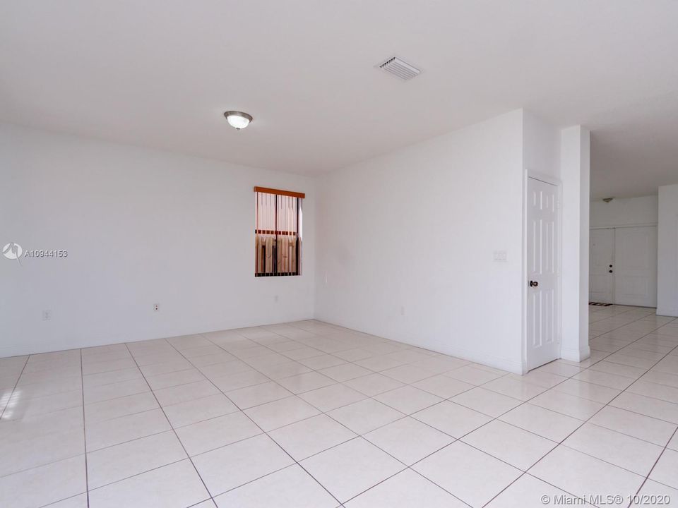 Недавно арендовано: $3,400 (4 спален, 4 ванн, 2602 Квадратных фут)