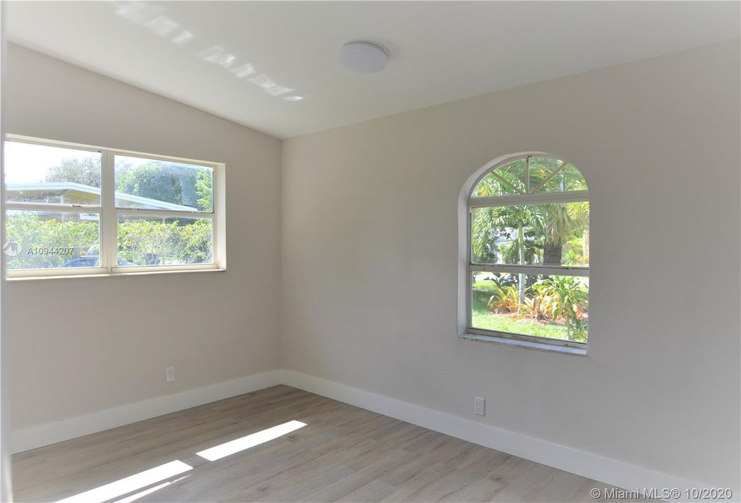 Vendido Recientemente: $369,900 (4 camas, 2 baños, 1740 Pies cuadrados)