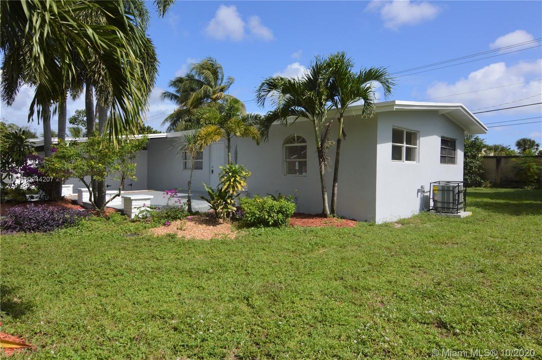 Vendido Recientemente: $369,900 (4 camas, 2 baños, 1740 Pies cuadrados)