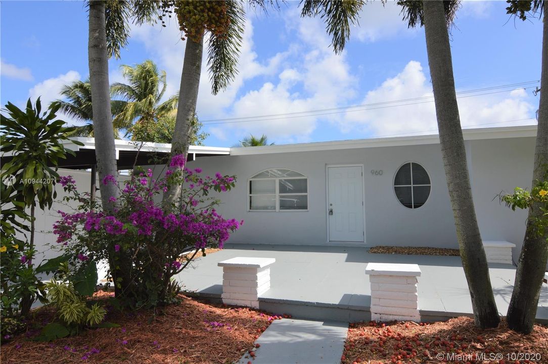 Vendido Recientemente: $369,900 (4 camas, 2 baños, 1740 Pies cuadrados)