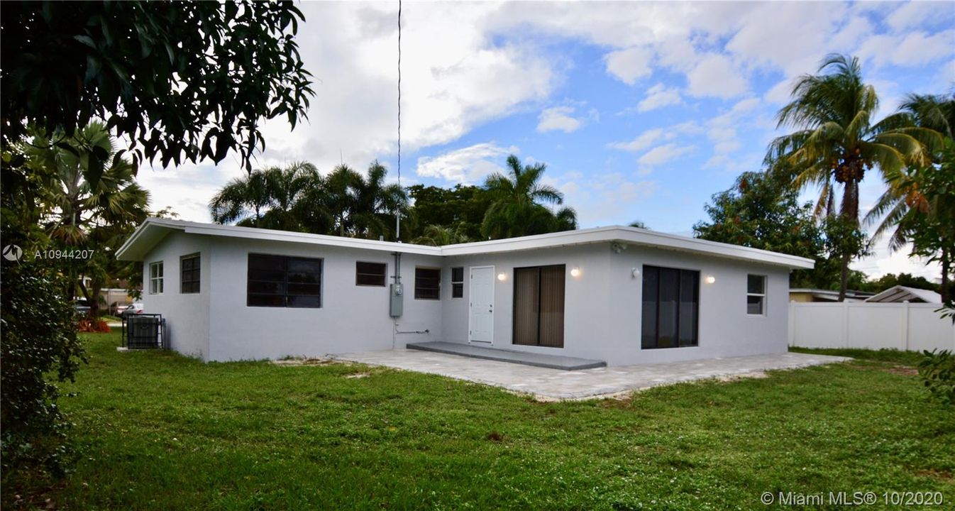 Vendido Recientemente: $369,900 (4 camas, 2 baños, 1740 Pies cuadrados)