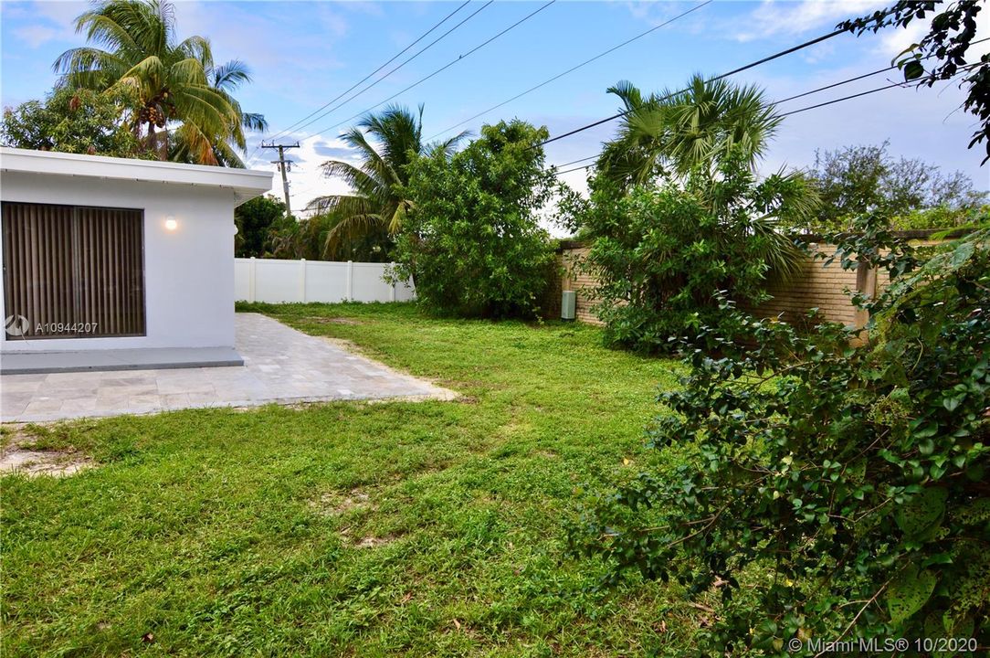 Vendido Recientemente: $369,900 (4 camas, 2 baños, 1740 Pies cuadrados)