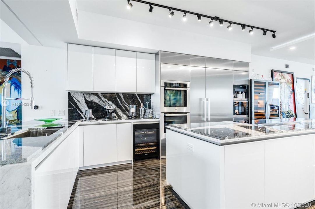 Recently Rented: $13,900 (3 beds, 4 baths, 2979 Square Feet)