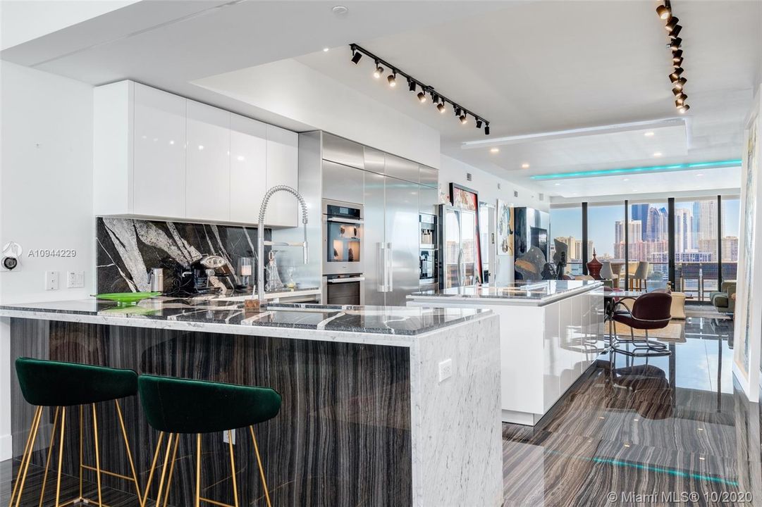 Recently Rented: $13,900 (3 beds, 4 baths, 2979 Square Feet)