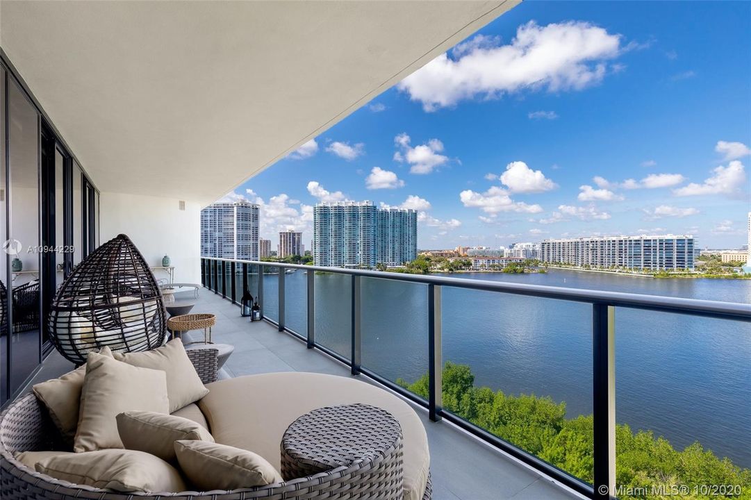 Recently Rented: $13,900 (3 beds, 4 baths, 2979 Square Feet)