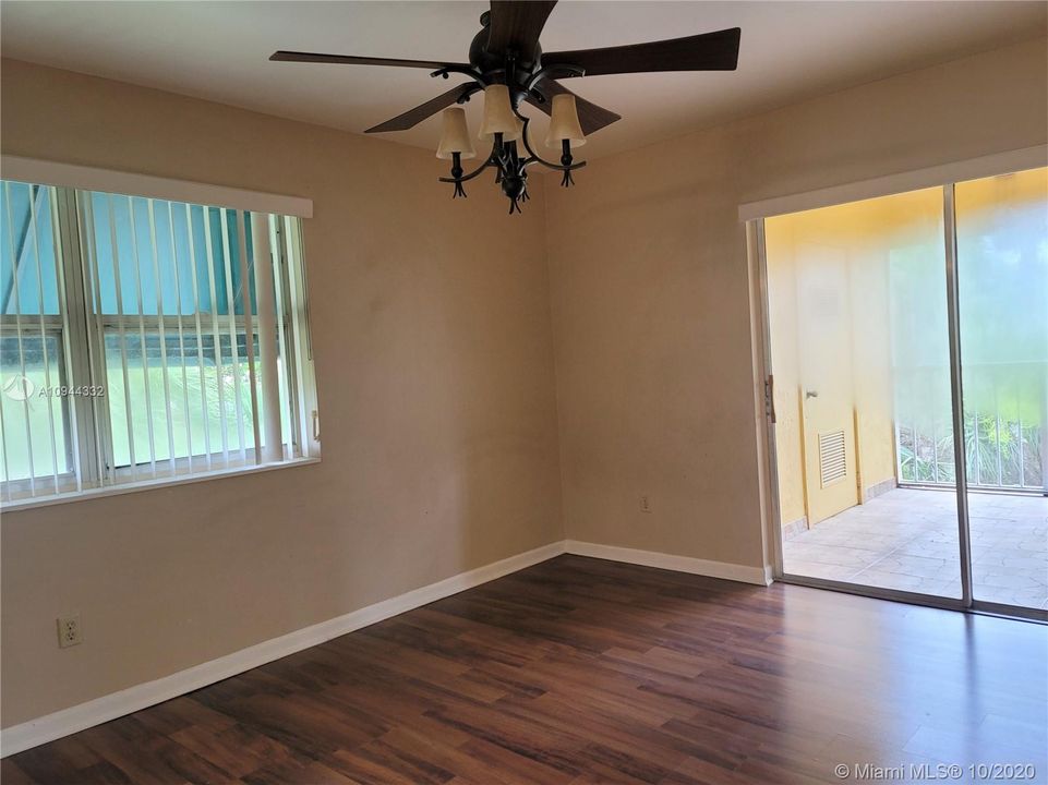 Recently Sold: $185,000 (2 beds, 2 baths, 1093 Square Feet)