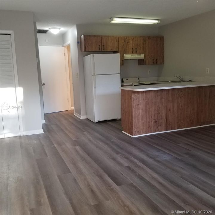 Recently Rented: $1,075 (1 beds, 1 baths, 600 Square Feet)