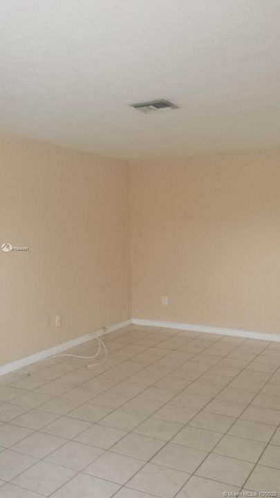 Recently Rented: $1,200 (1 beds, 1 baths, 0 Square Feet)