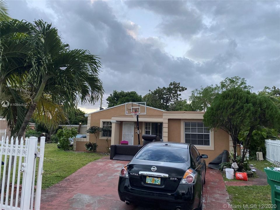 Vendido Recientemente: $279,900 (3 camas, 2 baños, 1128 Pies cuadrados)