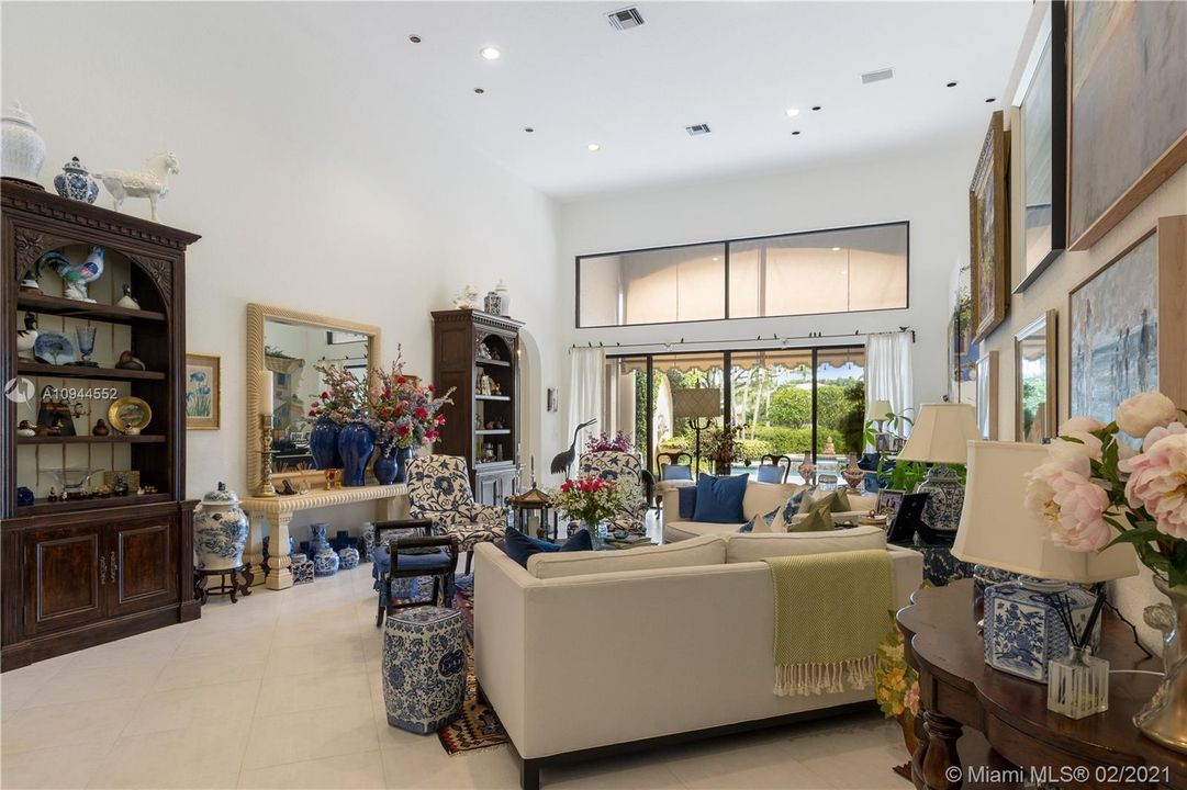 Vendido Recientemente: $1,319,400 (4 camas, 4 baños, 4446 Pies cuadrados)