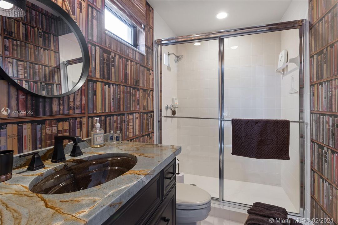 Vendido Recientemente: $1,319,400 (4 camas, 4 baños, 4446 Pies cuadrados)