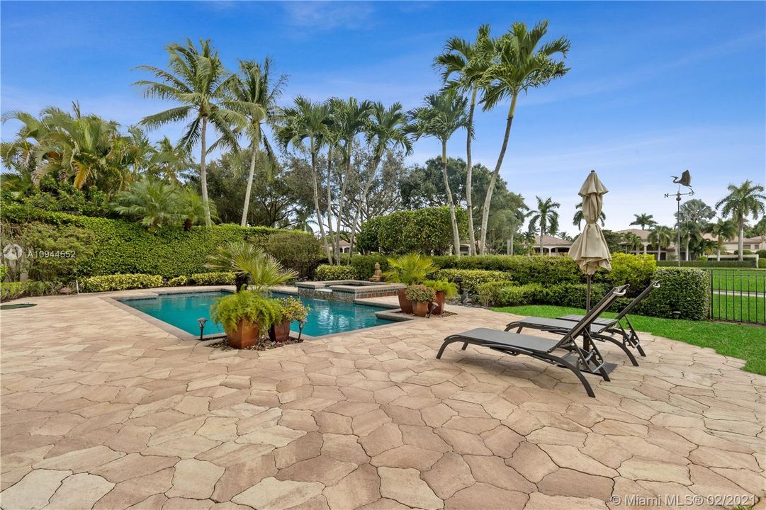 Vendido Recientemente: $1,319,400 (4 camas, 4 baños, 4446 Pies cuadrados)