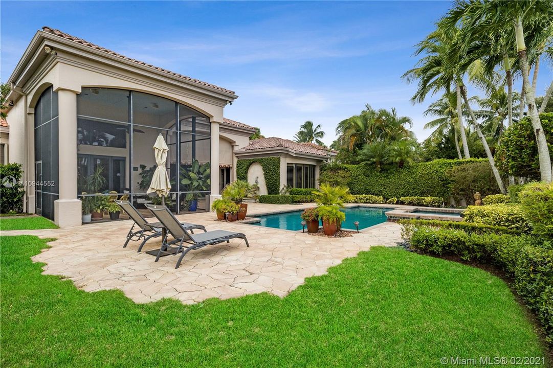 Vendido Recientemente: $1,319,400 (4 camas, 4 baños, 4446 Pies cuadrados)