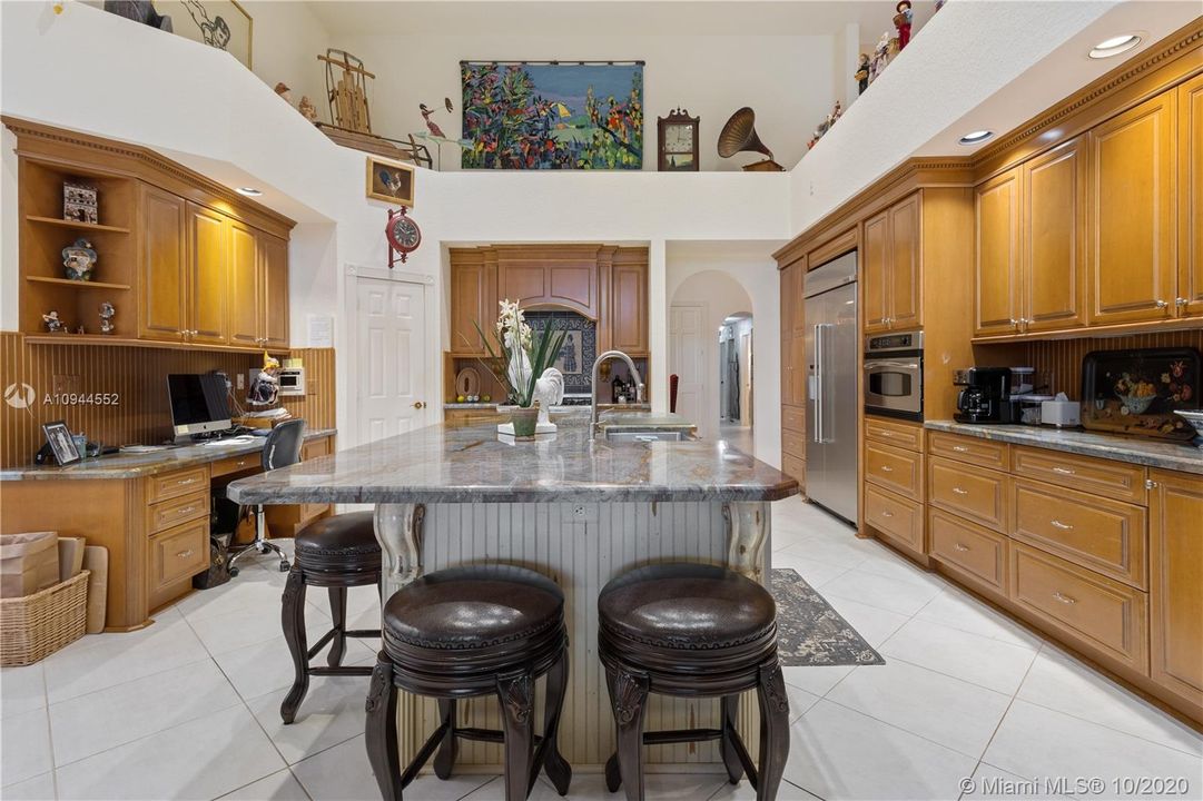 Vendido Recientemente: $1,319,400 (4 camas, 4 baños, 4446 Pies cuadrados)