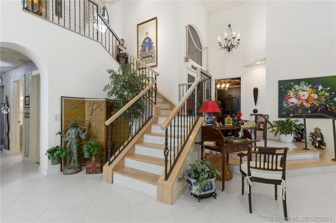 Vendido Recientemente: $1,319,400 (4 camas, 4 baños, 4446 Pies cuadrados)