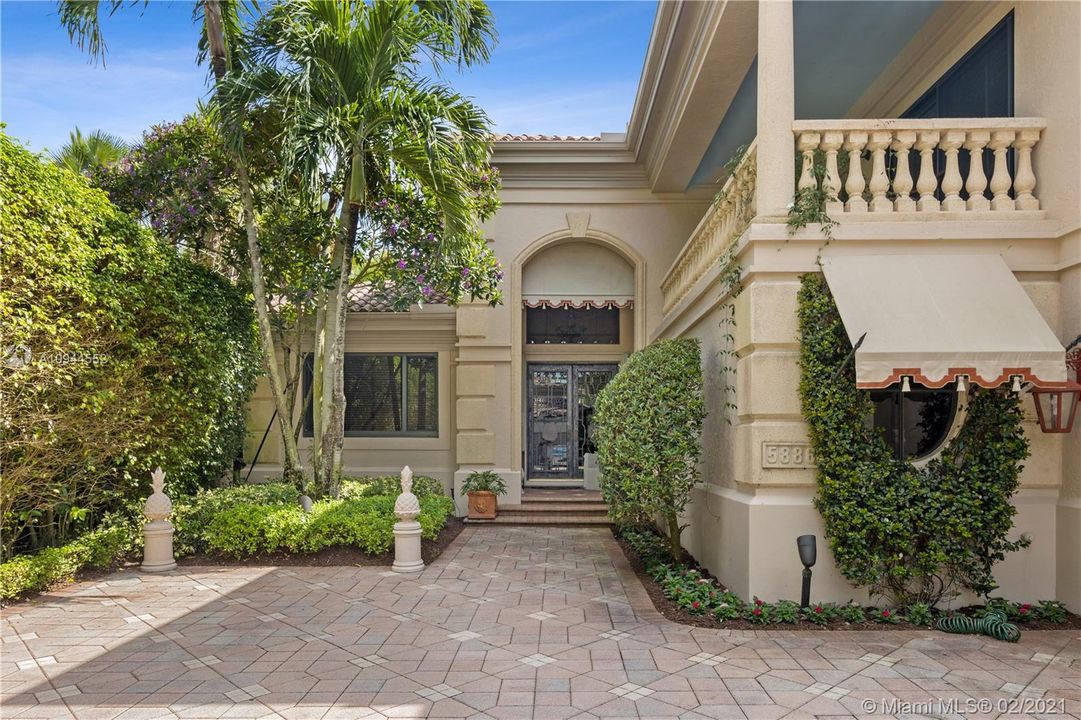 Vendido Recientemente: $1,319,400 (4 camas, 4 baños, 4446 Pies cuadrados)