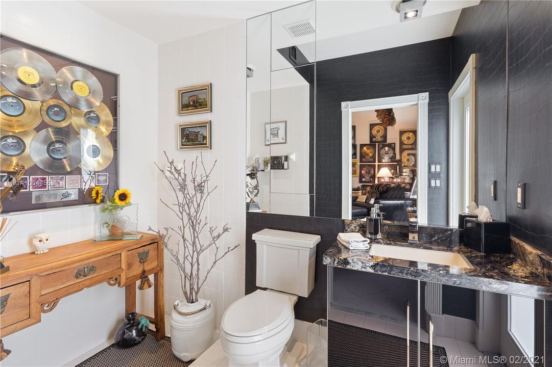 Vendido Recientemente: $1,319,400 (4 camas, 4 baños, 4446 Pies cuadrados)