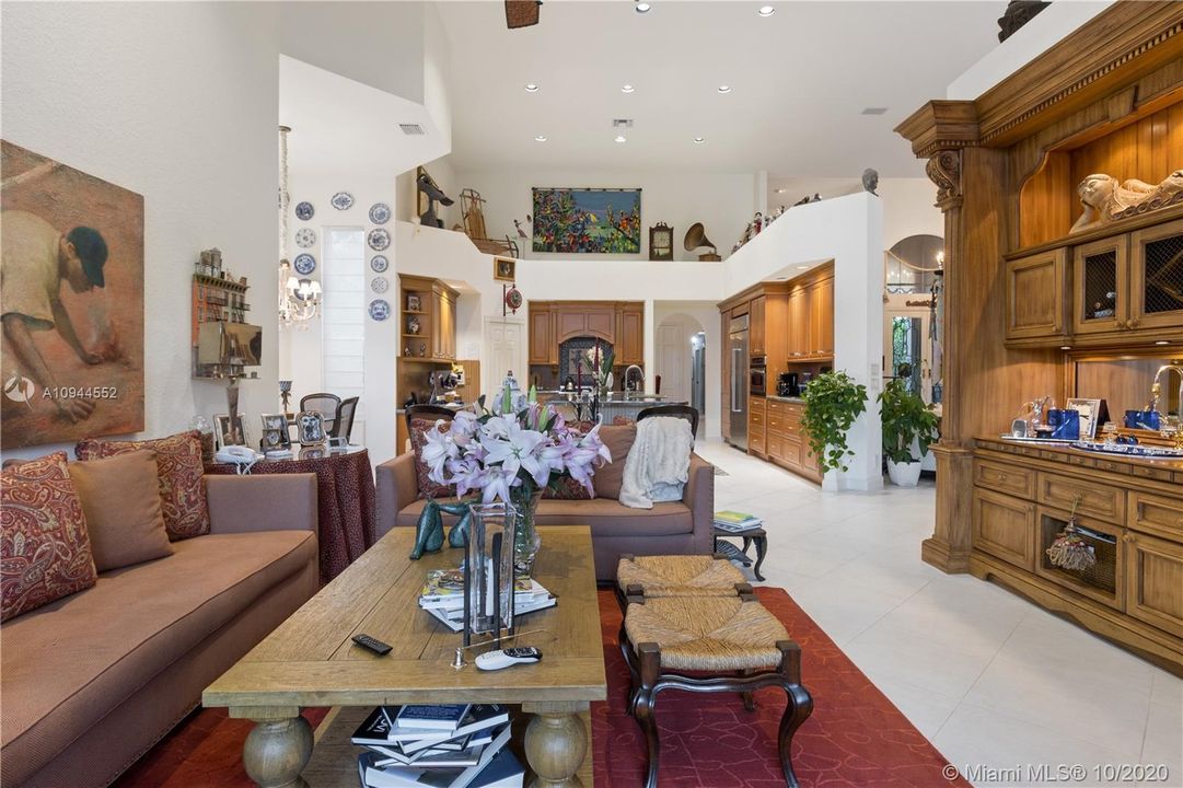 Vendido Recientemente: $1,319,400 (4 camas, 4 baños, 4446 Pies cuadrados)