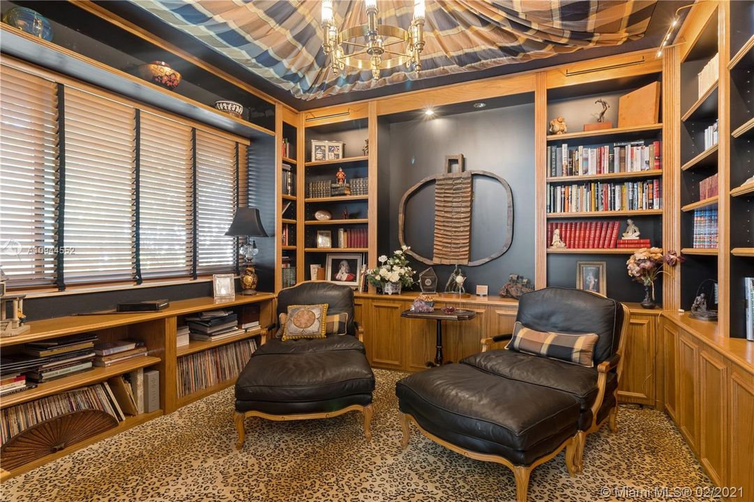 Vendido Recientemente: $1,319,400 (4 camas, 4 baños, 4446 Pies cuadrados)