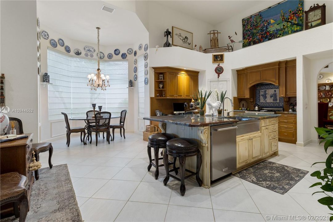 Vendido Recientemente: $1,319,400 (4 camas, 4 baños, 4446 Pies cuadrados)