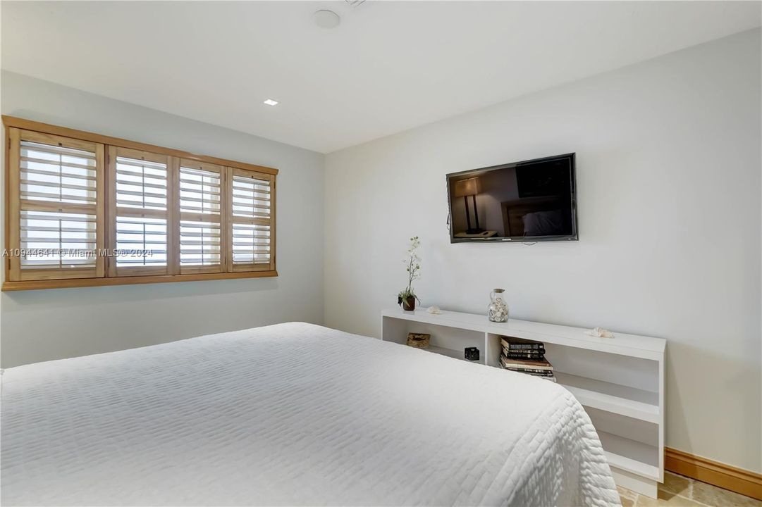 For Rent: $8,550 (2 beds, 2 baths, 1400 Square Feet)
