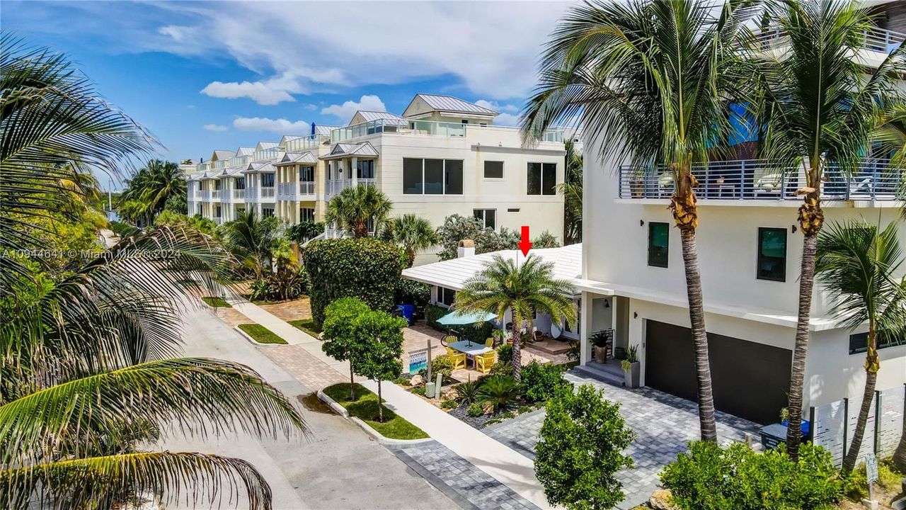 For Rent: $8,550 (2 beds, 2 baths, 1400 Square Feet)