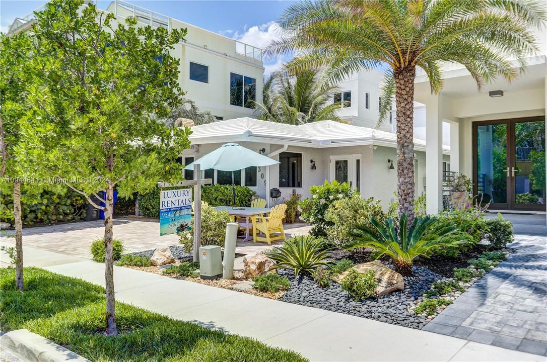 For Rent: $8,550 (2 beds, 2 baths, 1400 Square Feet)
