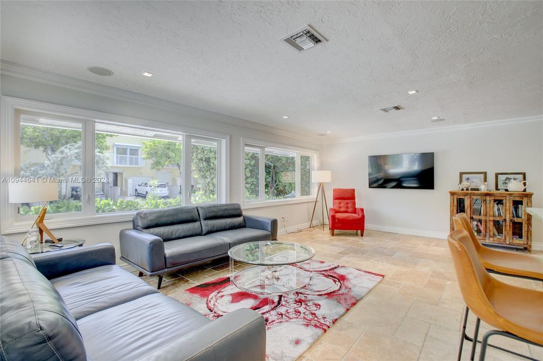 For Rent: $8,550 (2 beds, 2 baths, 1400 Square Feet)