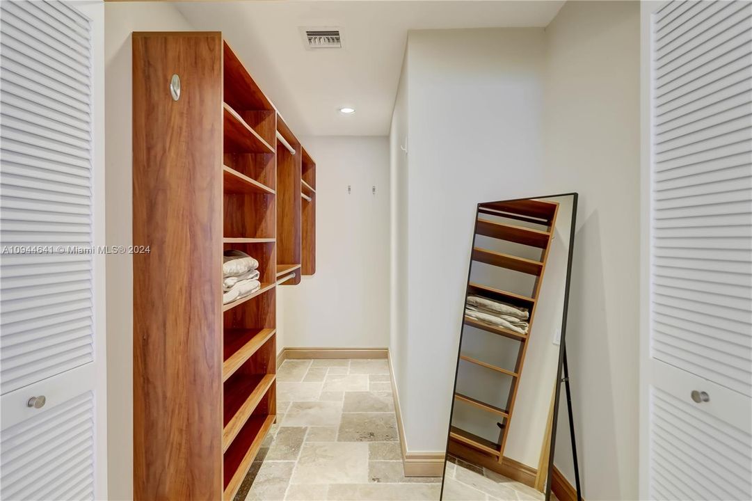 For Rent: $8,550 (2 beds, 2 baths, 1400 Square Feet)