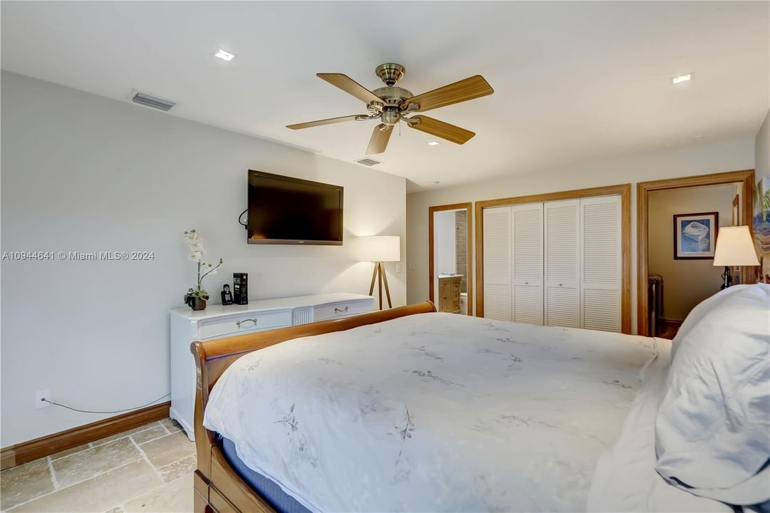 For Rent: $8,550 (2 beds, 2 baths, 1400 Square Feet)