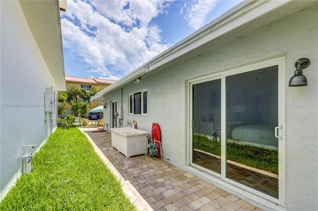 For Rent: $8,550 (2 beds, 2 baths, 1400 Square Feet)