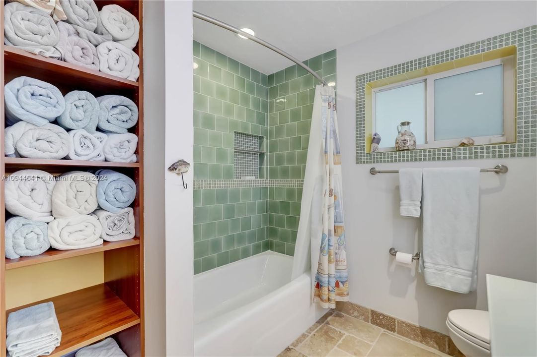 For Rent: $8,550 (2 beds, 2 baths, 1400 Square Feet)