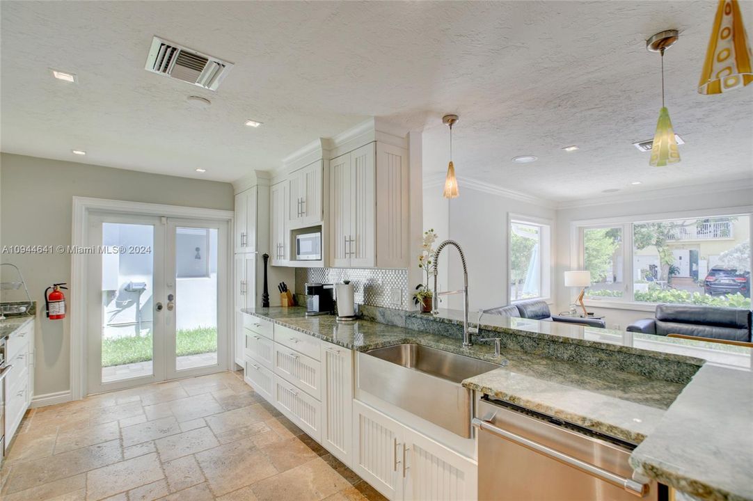 For Rent: $8,550 (2 beds, 2 baths, 1400 Square Feet)