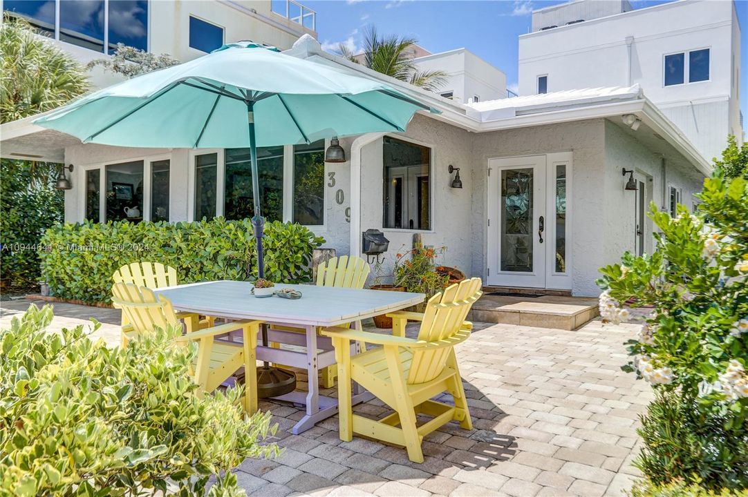 For Rent: $8,550 (2 beds, 2 baths, 1400 Square Feet)