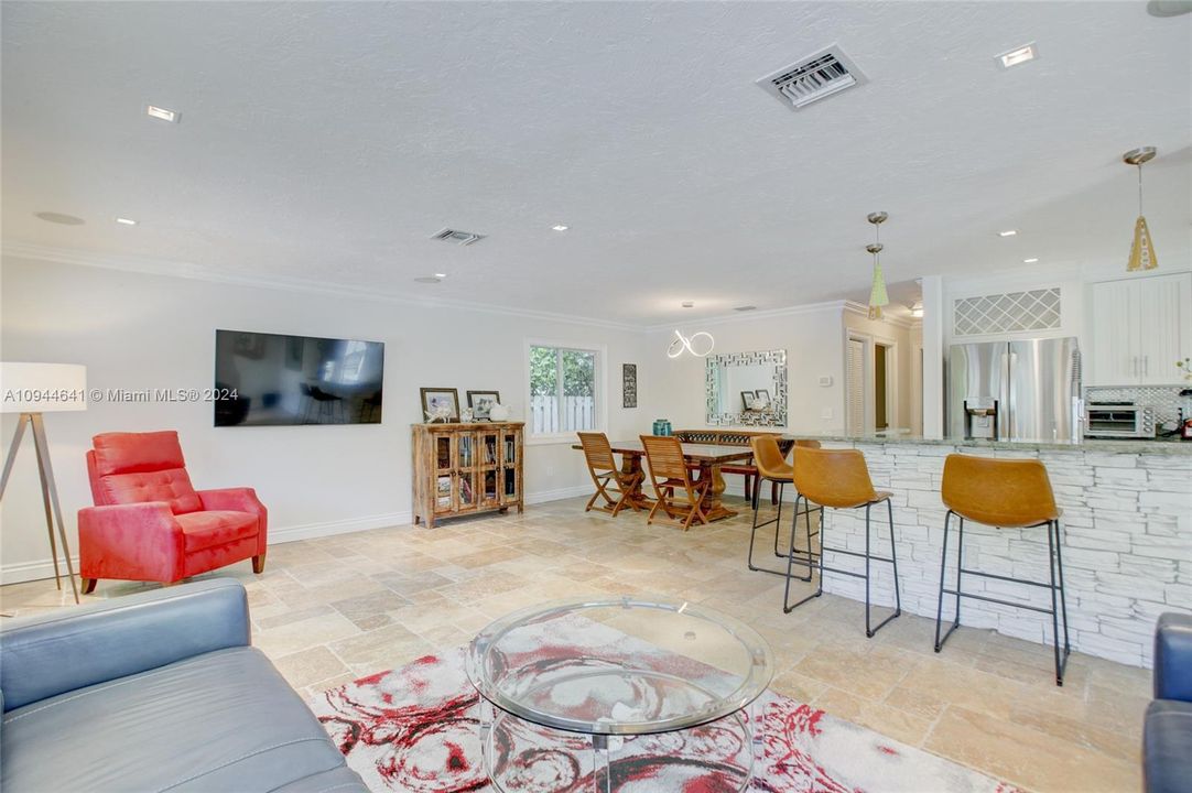 For Rent: $8,550 (2 beds, 2 baths, 1400 Square Feet)