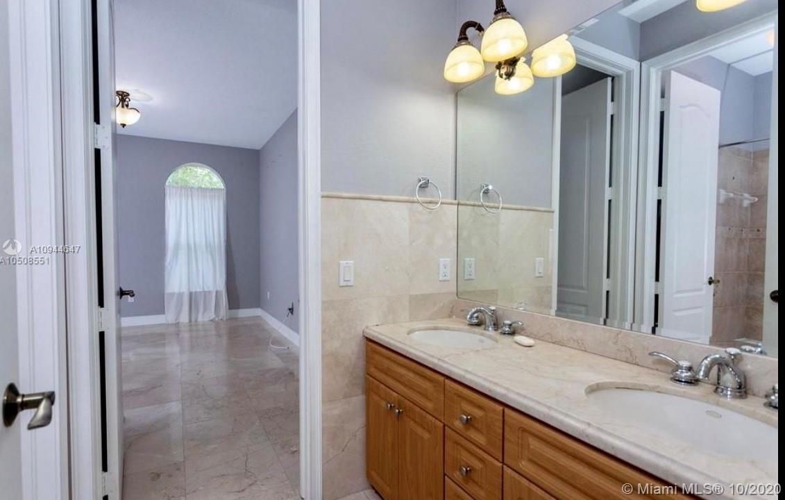 Недавно арендовано: $4,950 (4 спален, 4 ванн, 3035 Квадратных фут)