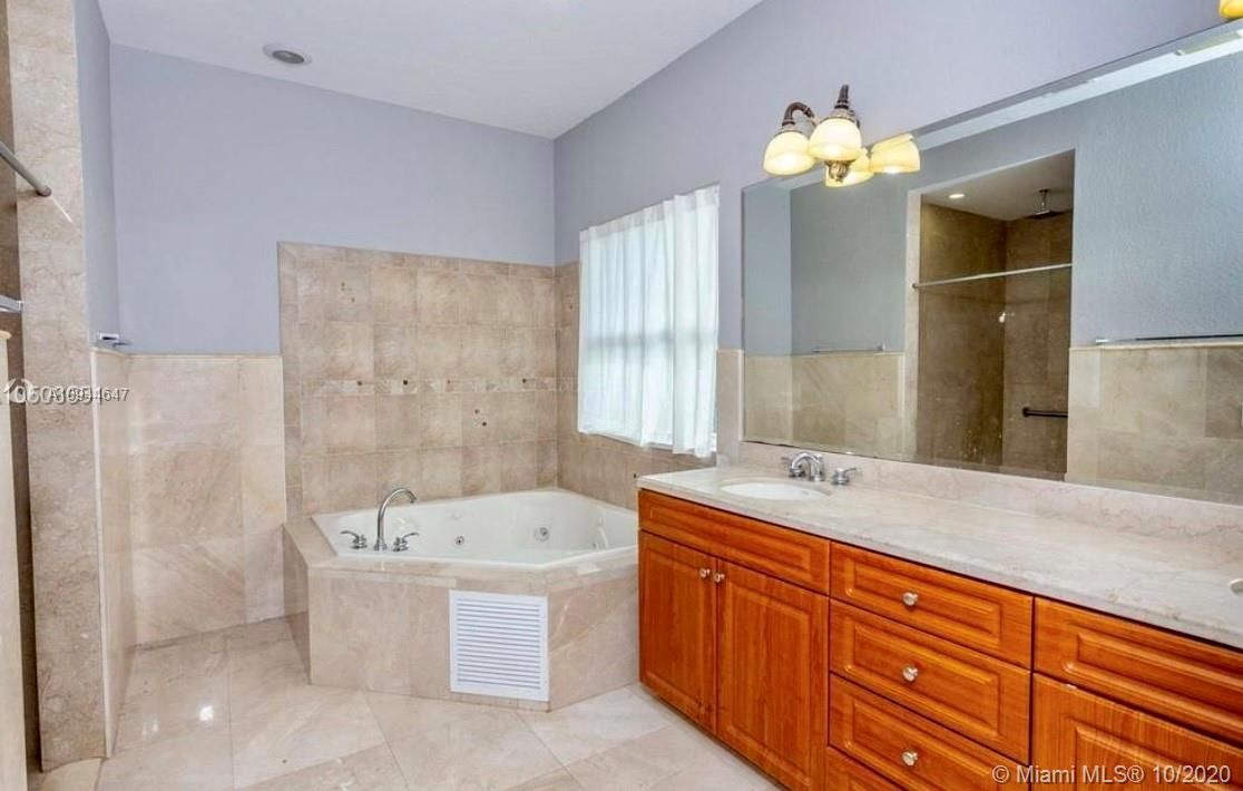 Недавно арендовано: $4,950 (4 спален, 4 ванн, 3035 Квадратных фут)