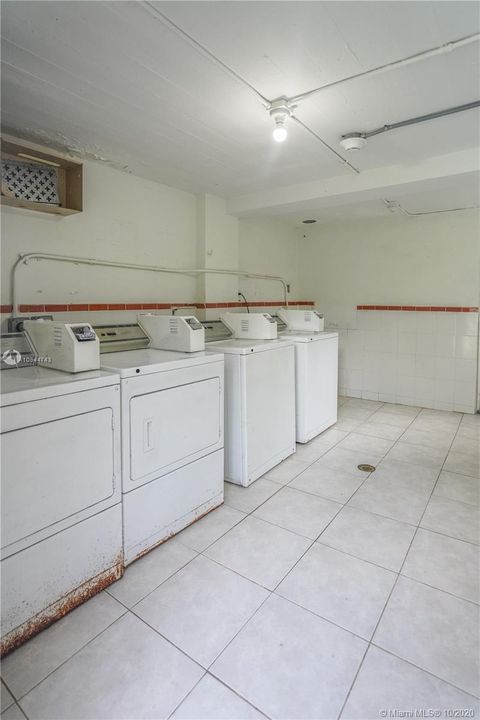 Recently Rented: $1,200 (0 beds, 1 baths, 550 Square Feet)