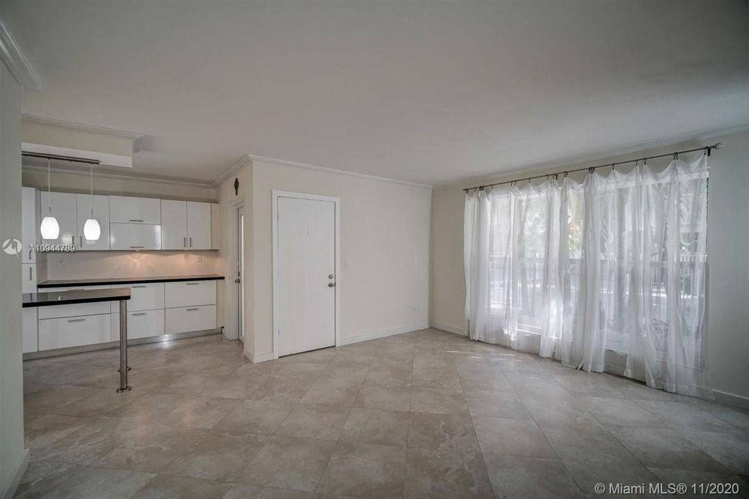 Recently Sold: $415,000 (2 beds, 2 baths, 890 Square Feet)