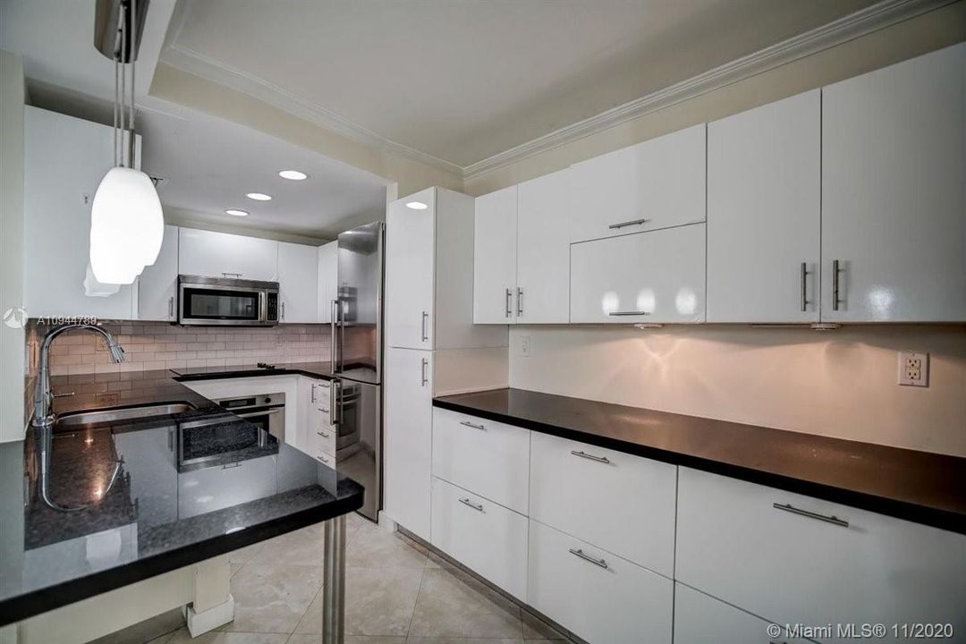 Recently Sold: $415,000 (2 beds, 2 baths, 890 Square Feet)