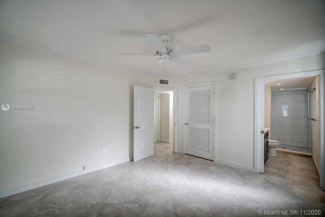 Recently Sold: $415,000 (2 beds, 2 baths, 890 Square Feet)