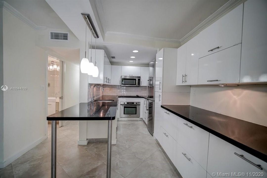 Recently Sold: $415,000 (2 beds, 2 baths, 890 Square Feet)