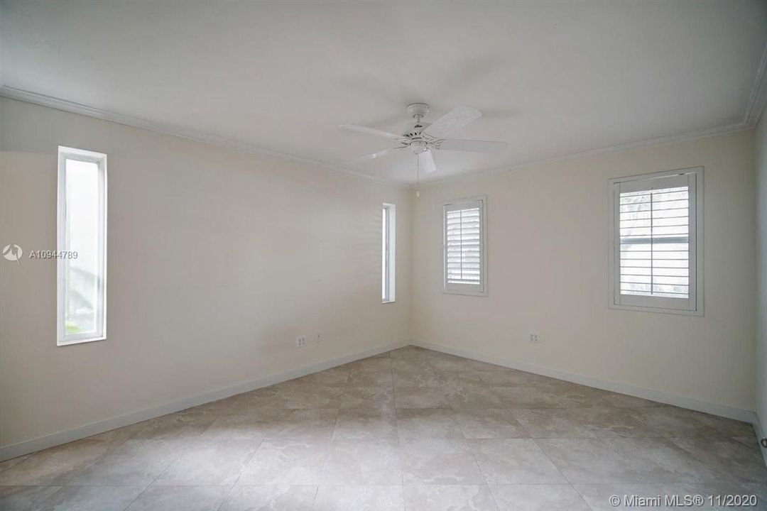 Recently Sold: $415,000 (2 beds, 2 baths, 890 Square Feet)